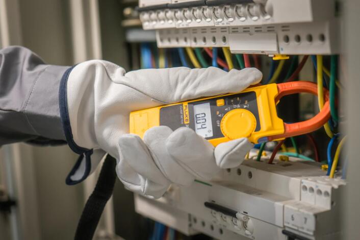 Fluke 301B 刀锋系列钳形表产品图片